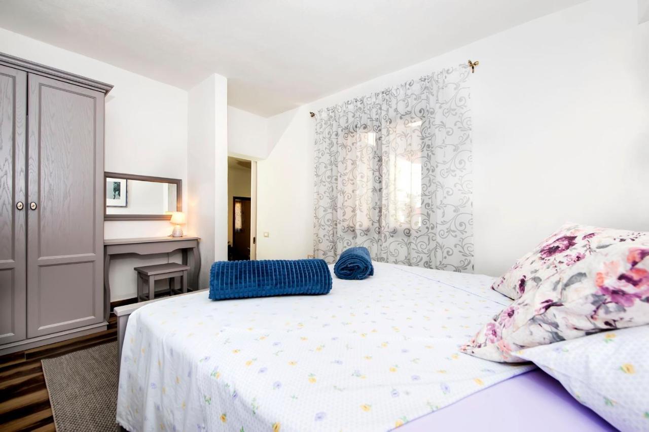 Apartments Karmen Rovinj Luaran gambar