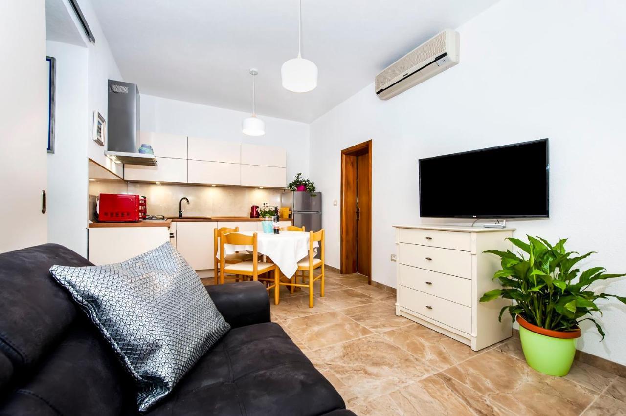 Apartments Karmen Rovinj Luaran gambar