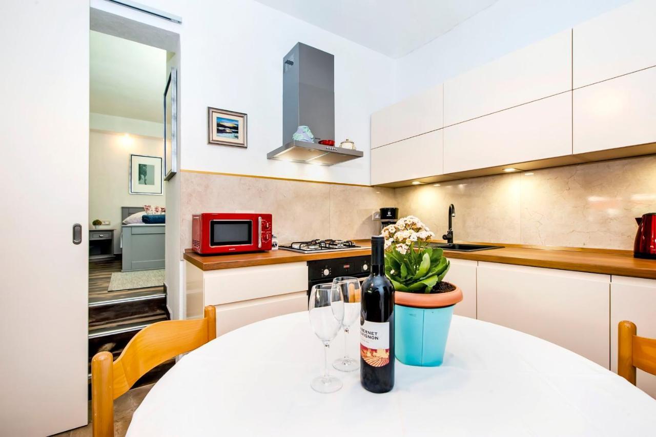 Apartments Karmen Rovinj Luaran gambar