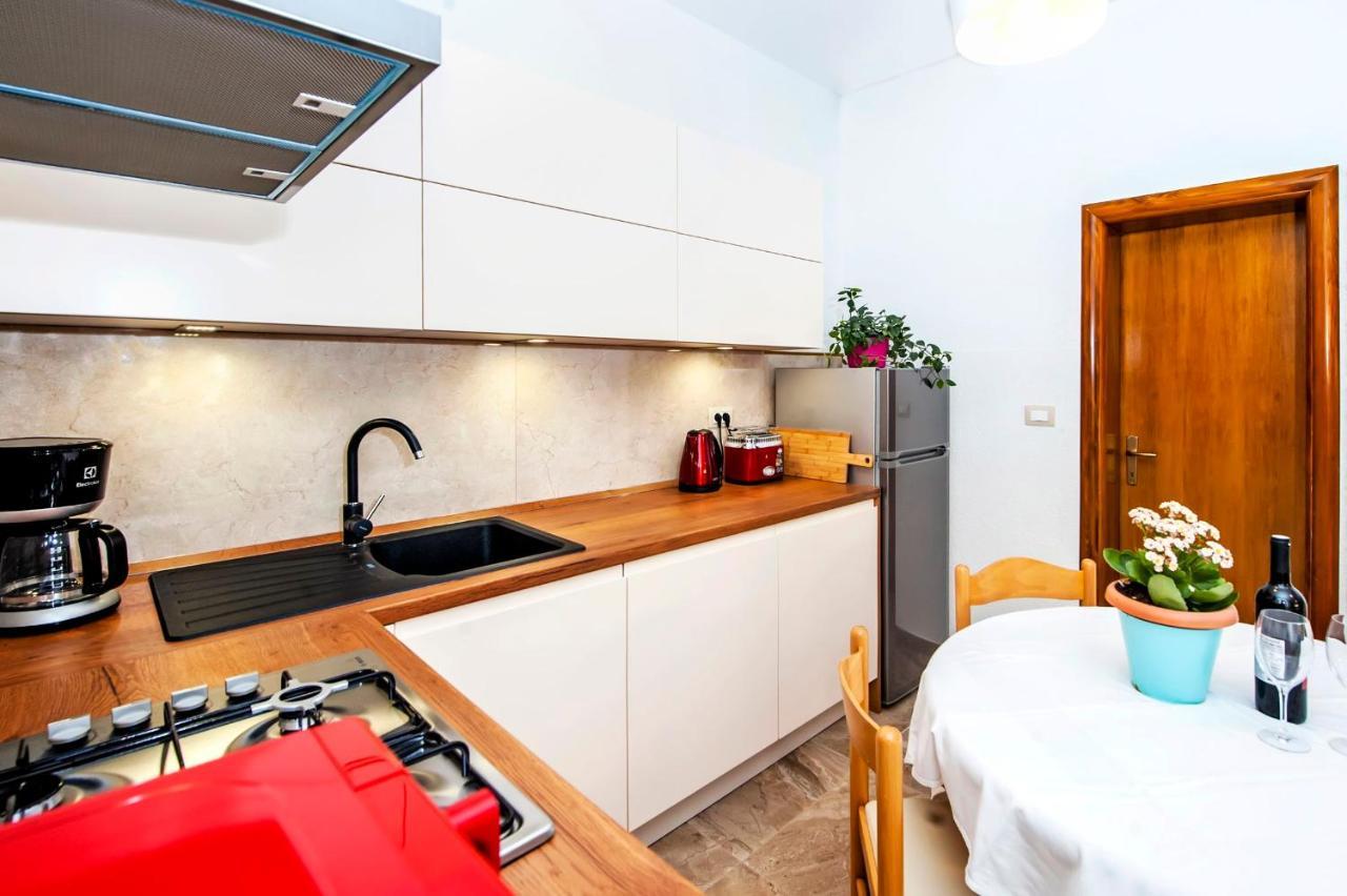 Apartments Karmen Rovinj Luaran gambar