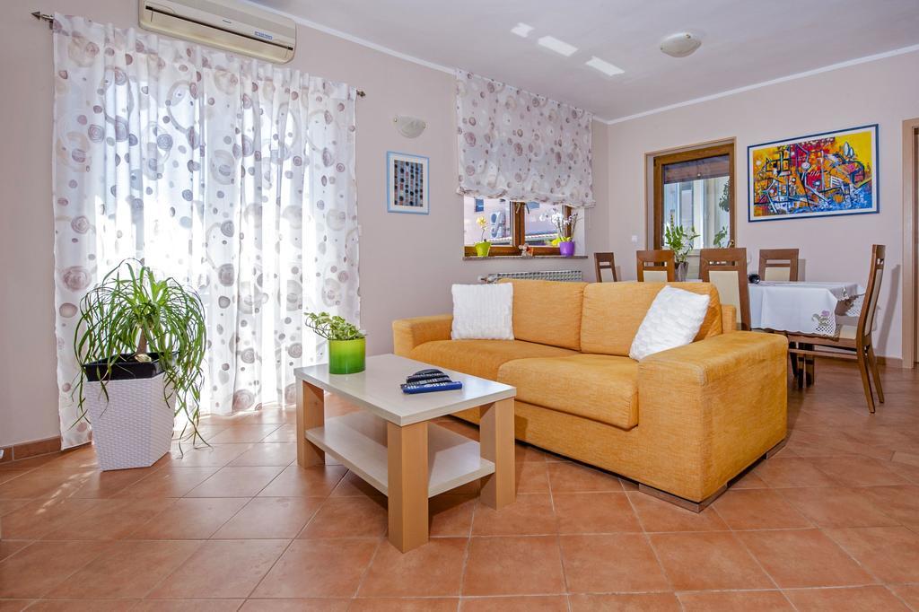 Apartments Karmen Rovinj Luaran gambar