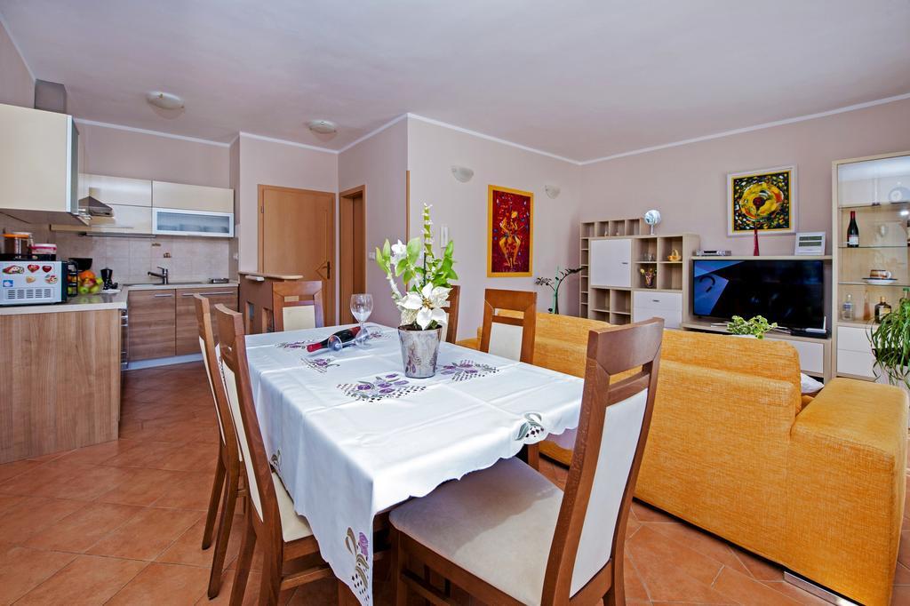 Apartments Karmen Rovinj Luaran gambar