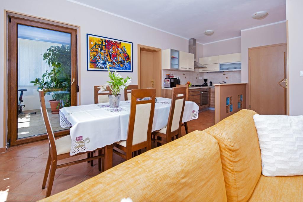 Apartments Karmen Rovinj Luaran gambar