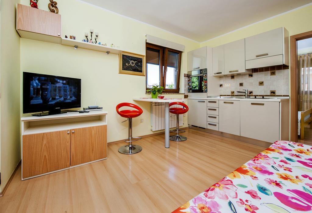 Apartments Karmen Rovinj Luaran gambar